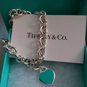 AUTHENTIC TIFFANY & Co. Sterling silver and blue enamel heart charm bracelet